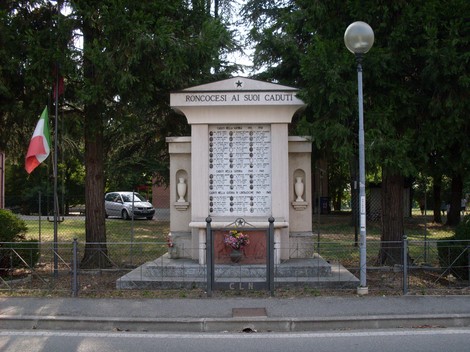 Monumento ai Caduti di Roncocesi, dedicato alla memoria dei combattenti della zona.