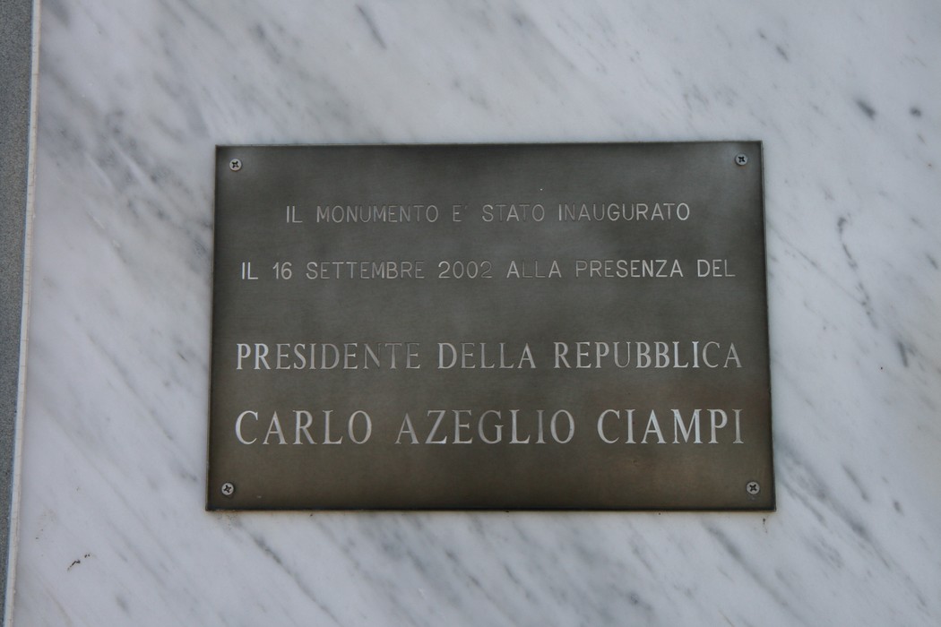 Monumento dedicato alle vittime dell'eccidio del Padule di Fucecchio, inaugurato il 16 settembre 2002.