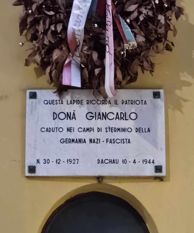 Lapide commemorativa di Giancarlo Donà, patriota caduto nei campi di sterminio nazisti.