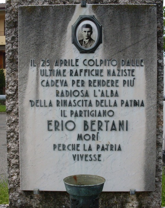 Monumento a Bertani, in memoria del partigiano caduto per la libertà il 25 aprile.