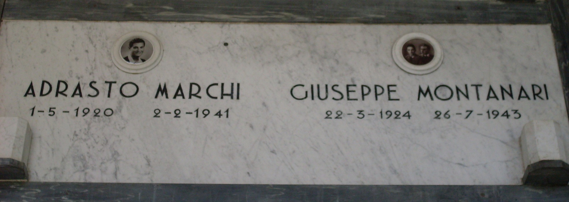 Monumento commemorativo dedicato ai caduti di Campegine, con nomi incisi in onore dei militari.