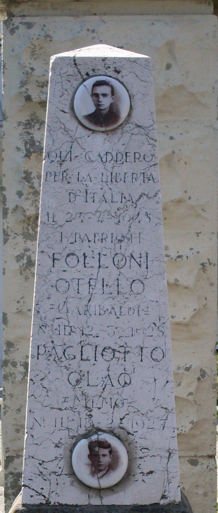 Cippo commemorativo dedicato a Folloni e Pagliotto, in ricordo dei caduti nella guerra per la libertà d'Italia.