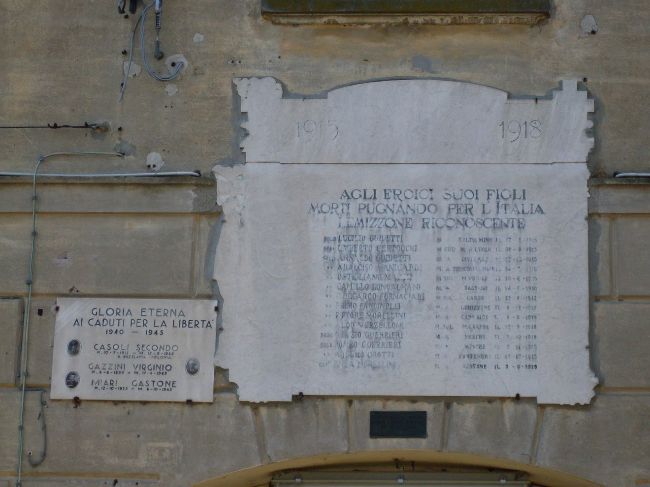 Lapide commemorativa ai caduti di Lemizzone, in onore dei soldati che hanno sacrificato la vita per la libertà.