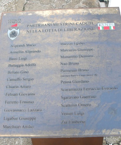 Il Sacrario dei Martiri della Libertà commemorando i partigiani caduti nella lotta per la liberazione.