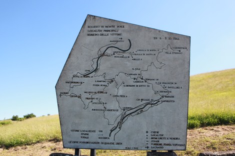 Monumento commemorativo al massacro di Monte Sole, che ricorda le vittime del tragico evento del 1944.