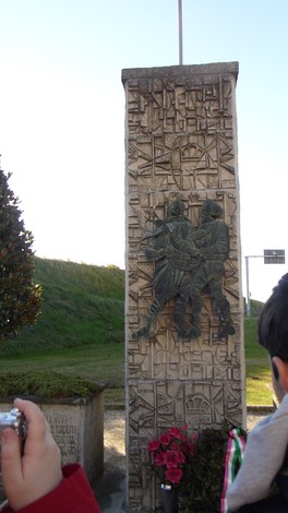 Monumento ai caduti delle guerre, commemorazione degli eroi e simbolo di memoria.