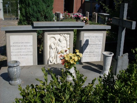 Sacrario dei partigiani di San Bartolomeo, dedicato ai caduti per la libertà. Memoriale di memoria e riconoscenza.