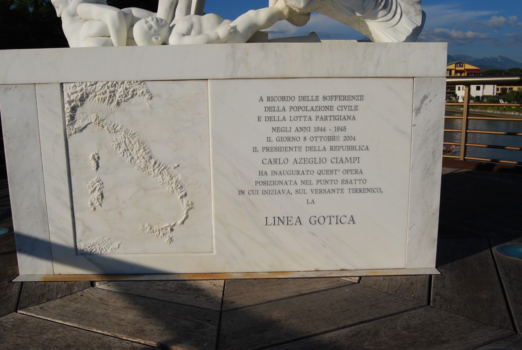 Monumento alla Linea Gotica, dedicato alle sofferenze civili e alla lotta partigiana nel contesto della Seconda Guerra Mondiale.