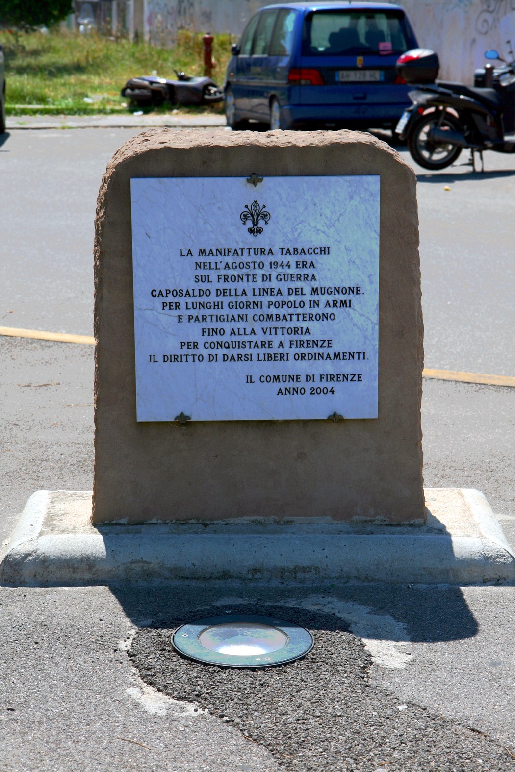 Cippo commemorativo della Manifattura Tabacchi, dedicato alla memoria dei caduti nella guerra del '44. Firenze.