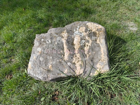 Monumento ai partigiani caduti a Monte Sabbiuno, in ricordo della resistenza e della lotta per la libertà.