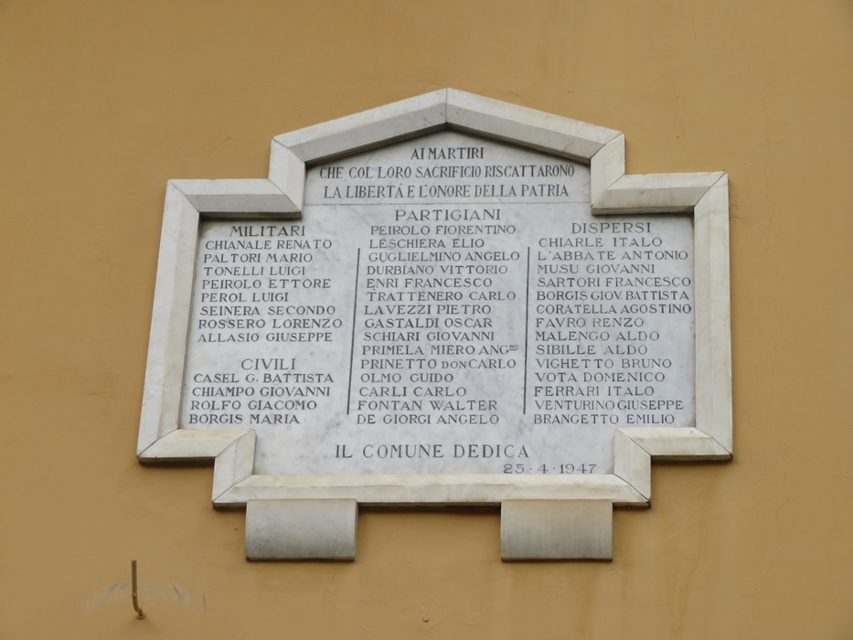 Lapide commemorativa ai caduti di Bussoleno, in ricordo dei militari e partigiani sacrificati per la libertà.