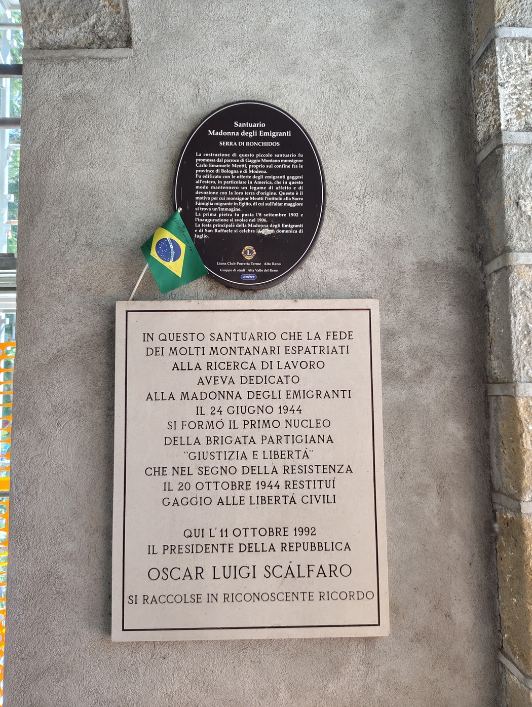 Lapide del Santuario di Ronchidoso, Comune di Gaggio Montano (BO), foto 1