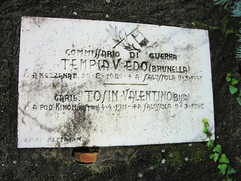Monumento dedicato ai caduti per la Libertà e la Patria a Salussola, in memoria dei sacrifici per la libertà.