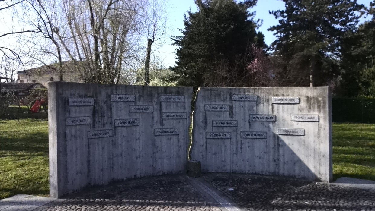 Monumento ai caduti della Liberazione di Villarotta, dedicato alla memoria dei sacrifici nella lotta per la libertà.