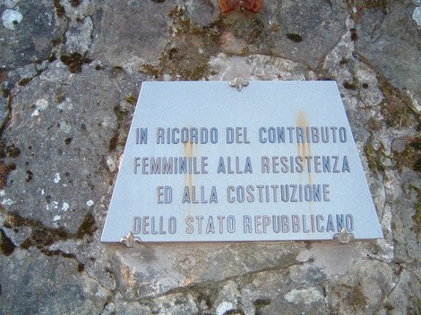 Monumento di Monte Giovi, commemorazione del contributo femminile alla Resistenza e alla Costituzione repubblicana.