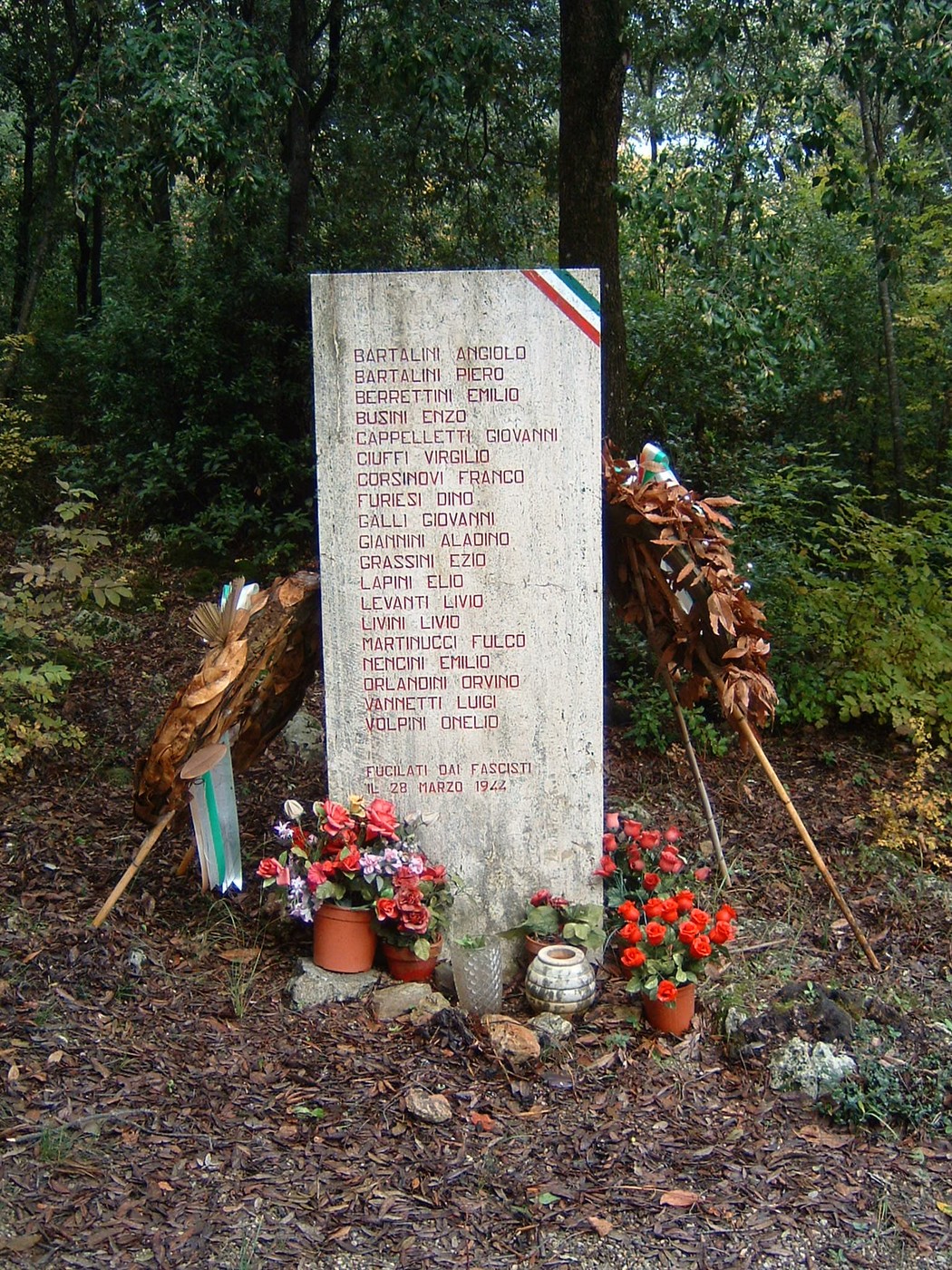 Monumento ai partigiani di Montemaggio, commemorazione dei caduti per la libertà e la resistenza.