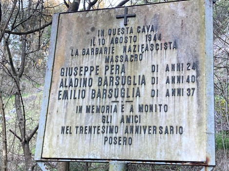 Lapide commemorativa dedicata a Giuseppe Pera e ai Barsuglia, vittime della barbarie nazifascista nel 1944.