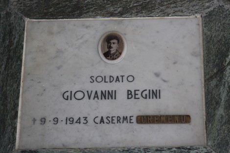 Sacrario dei caduti per la Liberazione con lapide commemorativa di Giovanni Begini.