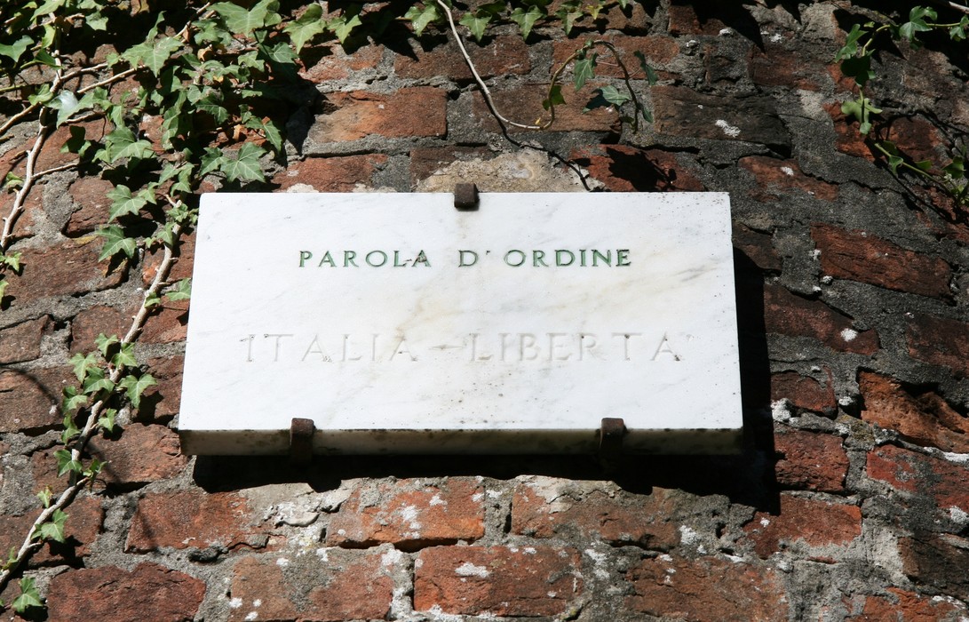 Monumento ai patrioti apuani, dedicato alla libertà e all'unità d'Italia.