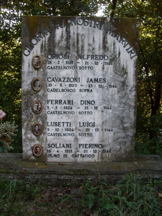 Monumento dedicato ai martiri Orioli e altri, situato a Castelnovo sotto, memoriale di memoria storica.