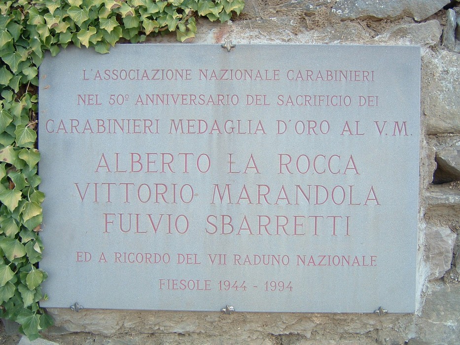 Lapidi commemorative dedicati ai carabinieri Alberto La Rocca, Vittorio Marandola e Fulvio Sbarretti. Fiesole 1944-1994.