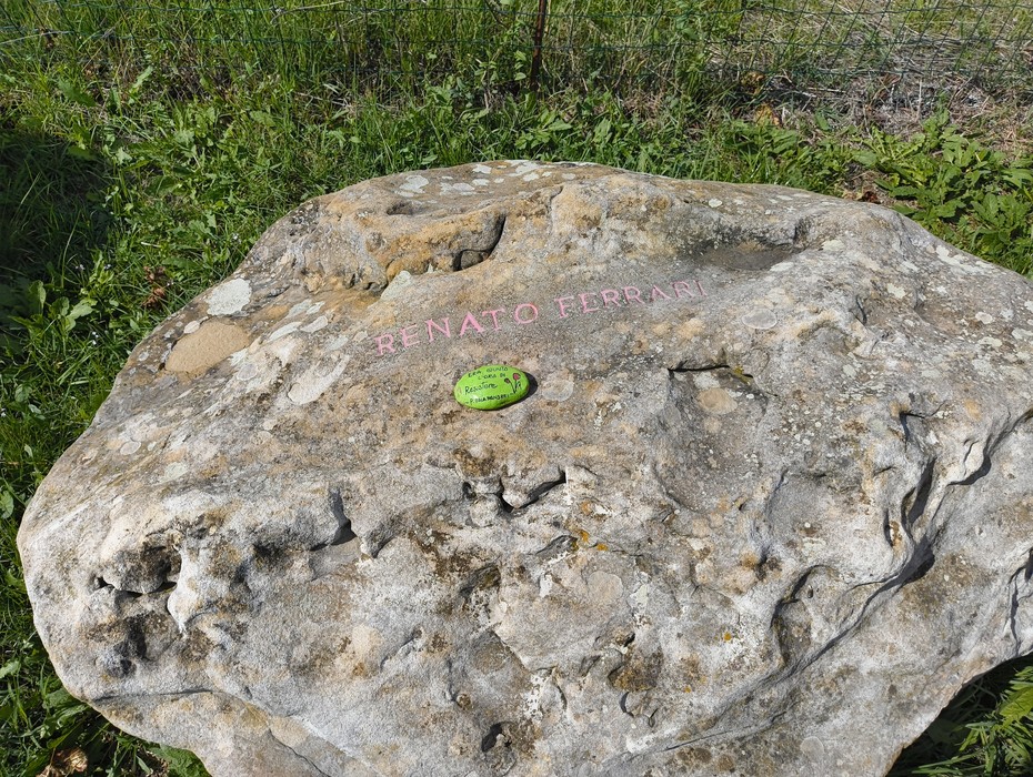 Monumento ai partigiani caduti a Monte Sabbiuno, commemorazione di valorosi combattenti della Resistenza.