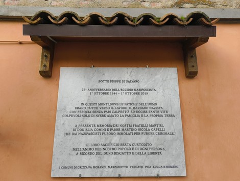 Monumento agli uccisi della Botte di Pioppe, in memoria delle vittime del nazifascismo. Rappresenta il ricordo e il sacrificio.