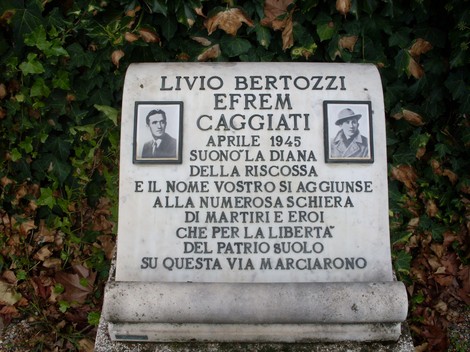 Cippo commemorativo dedicato a Livio Bertozzi ed Efrem Caggiati, martiri della libertà, aprile 1945.