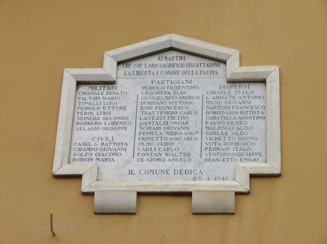 Lapide commemorativa ai caduti di Bussoleno, in ricordo dei militari e partigiani sacrificati per la libertà.