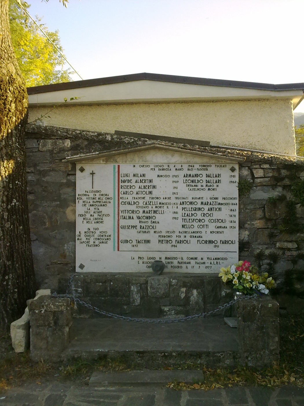 Monumento ai Caduti del rastrellamento di Villa Minozzo, dedicato alla memoria dei combattenti.