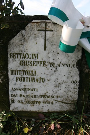 Cippo commemorativo a Bettaccini e Brittoli, in memoria di vittime assassinati dai nazisti il 23 agosto 1944.
