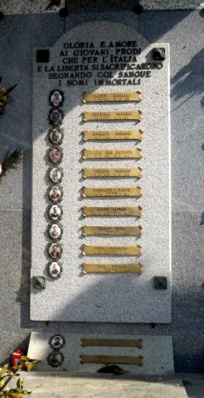 Lapide commemorativa dedicata ai caduti di San Lorenzo, in onore dei giovani prodi che sacrificarono la vita per l'Italia.
