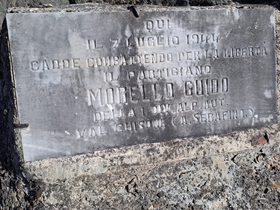 Lapide dedicata a Morello, partigiano caduto per la libertà il 7 luglio 1944.