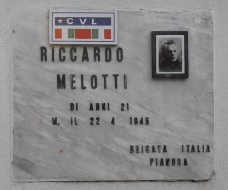 Lapide commemorativa dedicata a Riccardo Melotti, giovane partigiano, morti nel 1945.