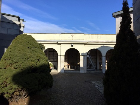 Cappella dei partigiani di Cilavegna, un luogo di memoria immerso nel verde e nella tranquillità.