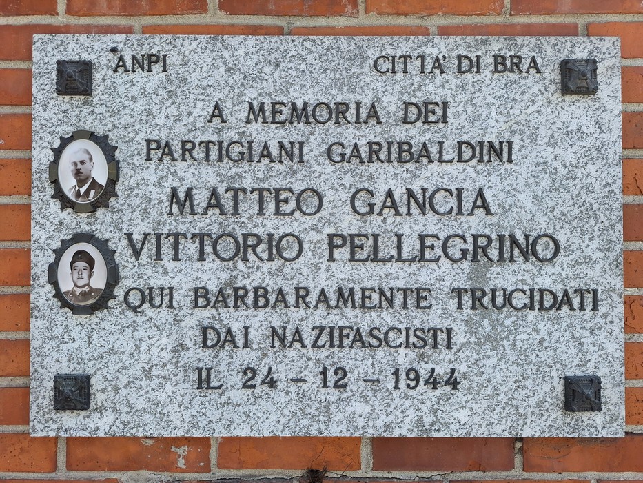 Lapide a Gancia e Pellegrino, Comune di Bra (CN), foto 2