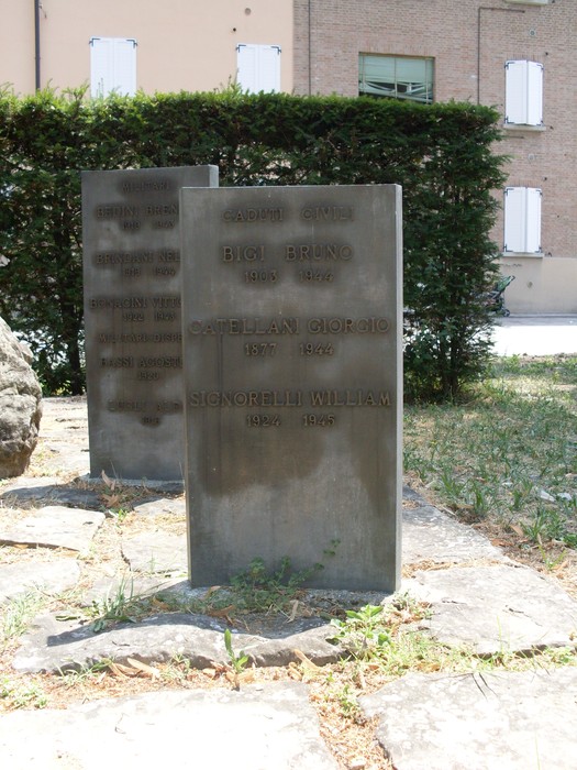 Monumento commemorativo ai caduti di Villaggio Foscato, dedicato alla memoria dei soldati.