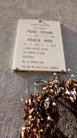 Lapide commemorativa a Pasero Giovanni e Miraglia Mario, dedicata ai caduti per la libertà.