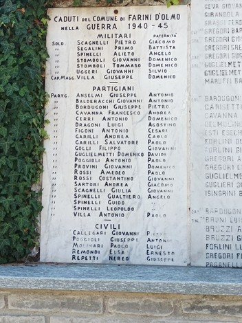 Monumento ai caduti, con nomi di militari e civili in memoria degli eventi bellici dal 1940 al 1945.