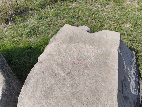 Monumento ai partigiani caduti a Monte Sabbiuno, commemorazione della resistenza e della lotta per la libertà.
