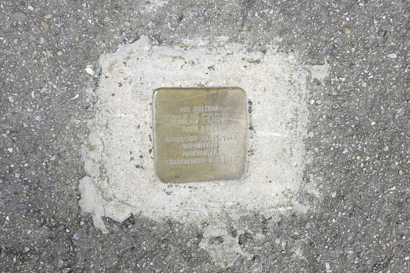 Pietra d'inciampo dedicata a Forti, memoriale per le vittime della persecuzione nazista.