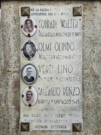 Cippo commemorativo con nomi di caduti della Seconda Guerra Mondiale: Corradi, Olmi, Verti e Dall'Aglio.