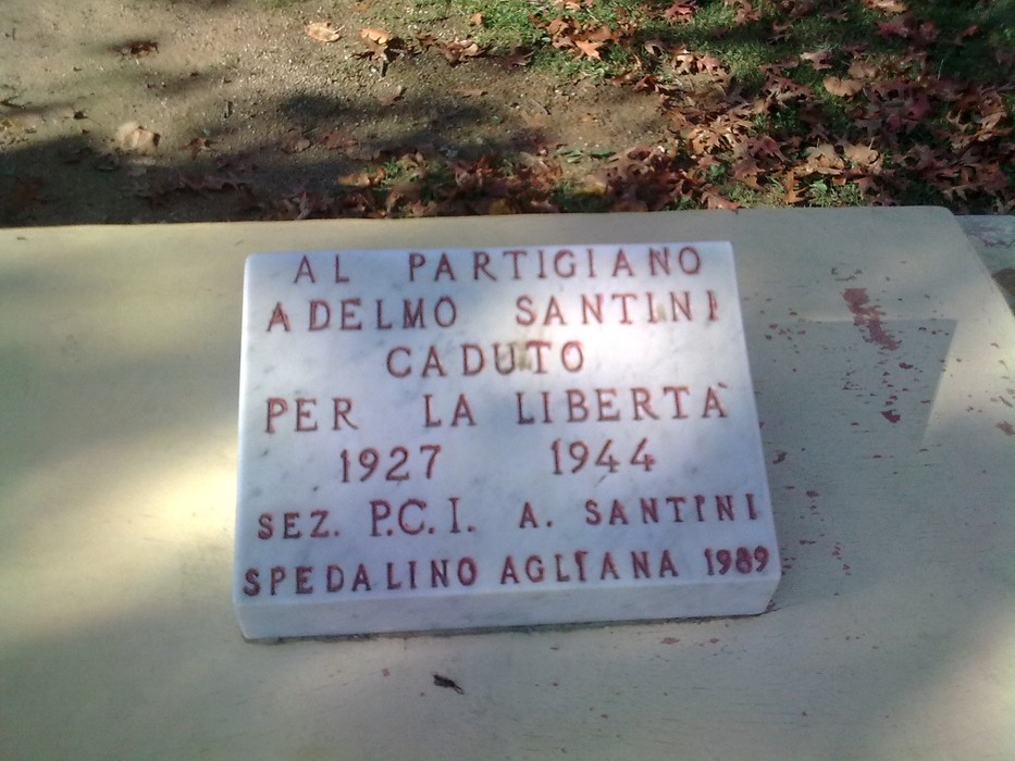 Fontana dedicata al partigiano Adelmo Santini, caduto per la libertà, situata a Spedalino Agliana.
