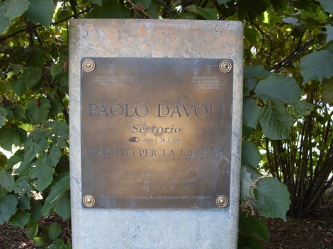 Monumento a Davoli in memoria di Paolo Davoli, caduto per la libertà. Rappresenta un omaggio al sacrificio.