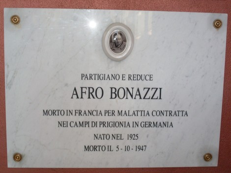Targa commemorativa di Afro Bonazzi, partigiano e reduce, nel Sacrario ai Caduti per la libertà di Bibbiano.