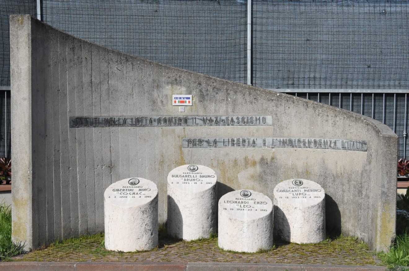 Monumento commemorativo a Gibertini, Cavalcanti, Bulgarelli e Leonardi, in ricordo di un tragico evento.