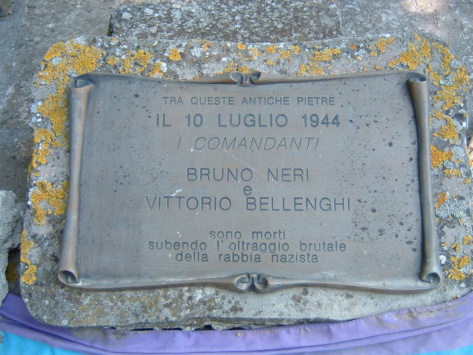 Monumento commemorativo dedicato ai comandanti Bruno Neri e Vittorio Bellenghi, vittime della rabbia nazista.