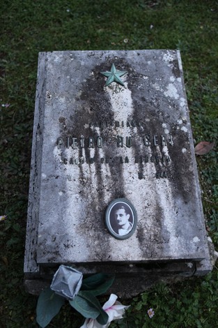 Tomba commemorativa dei partigiani pratesi, in memoria dei caduti per la libertà e la giustizia.