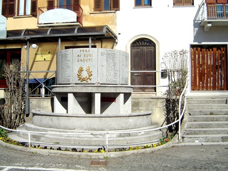 Monumento ai caduti di Pray, dedicato alla memoria dei soldati e dei cittadini che hanno perso la vita in guerra.