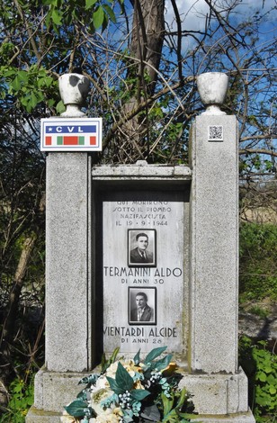 Cippo commemorativo dedicato a Aldo Termanini e Alcide Vientardi, vittime della Seconda Guerra Mondiale.